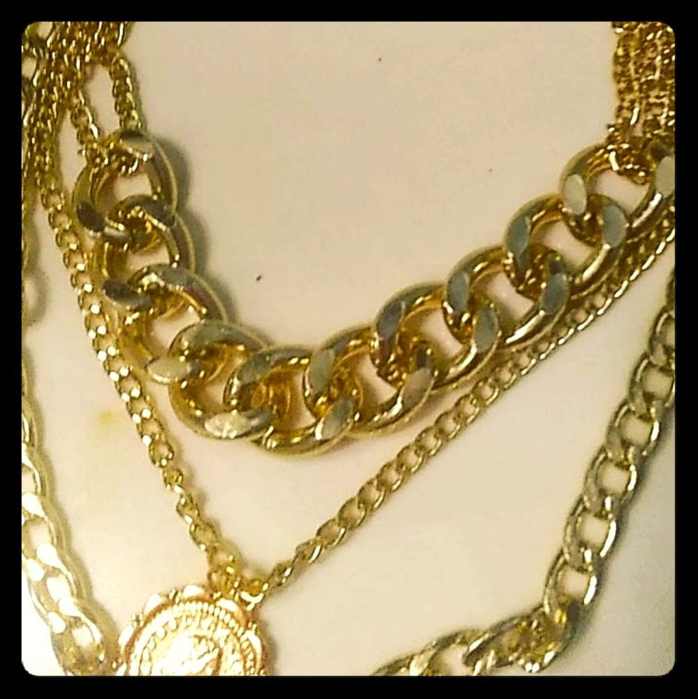 Gold layerd chain necklace